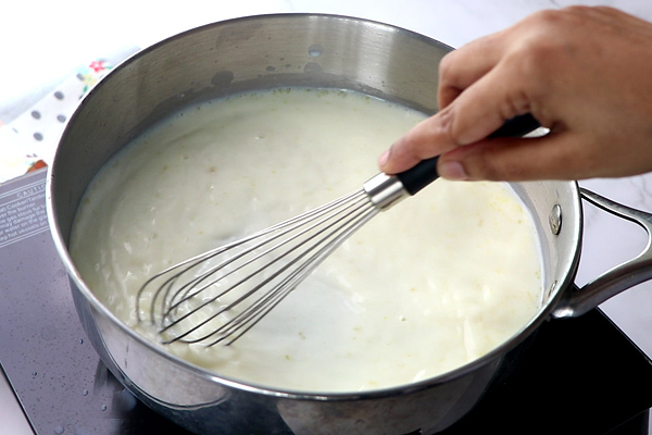 White Sauce in making