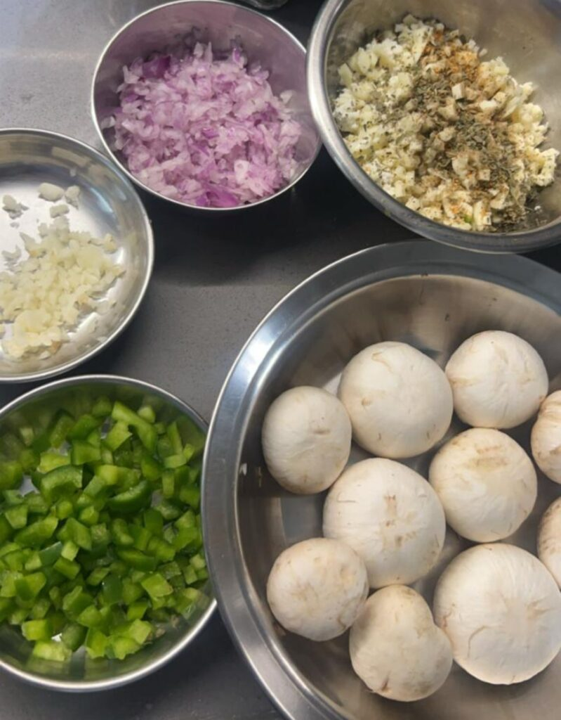 ingredients required for making the dish - mushrooms , capsicum, onion , garlic , cheese and paneer.