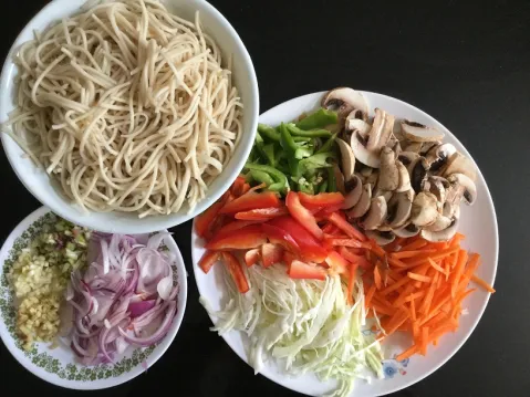 Take out all the ingredients required for making veg hakka noodles and chop the vegetables